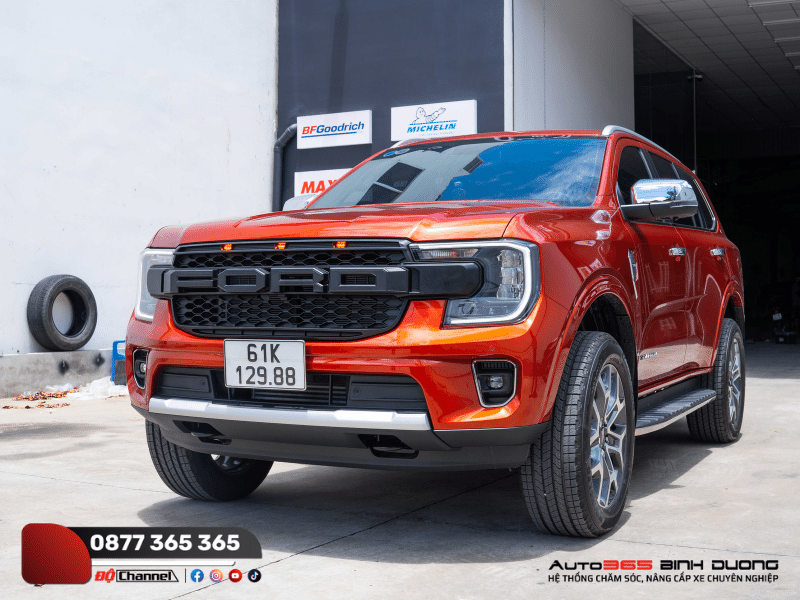 Mặt Calang Cho Everest Gắn Led Định Vị Vô Cùng Sang Trọng - Auto365 Bình Dương Dãy led gắn phía trên logo Ford rất tinh tế