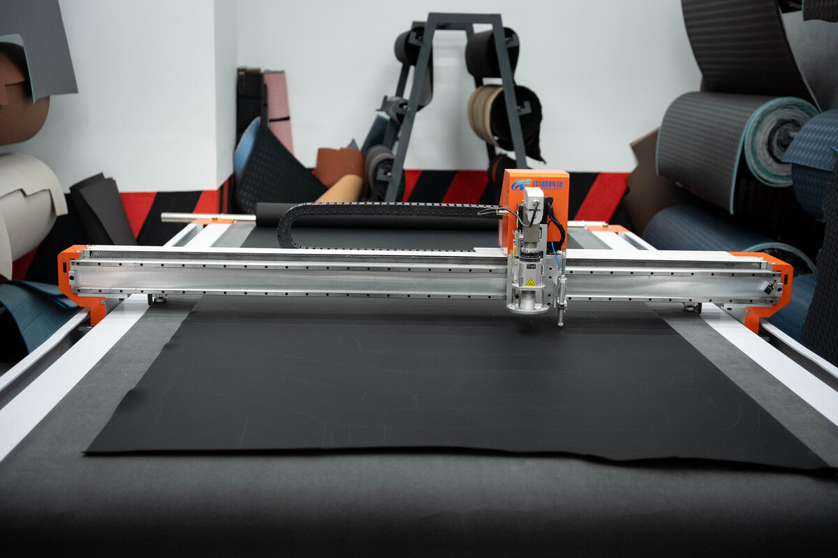 Khi Công Nghệ Chạm Tới Nghệ Thuật – May Da Cnc Tại Auto365 Bình Dương - Auto365 Bình Dương may moc nem da tai auto365 binh duong 9