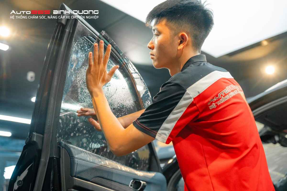 10 Lợi Ích Của Việc Dán Phim Cách Nhiệt Vào Mùa Nắng Nóng - Auto365 Bình Dương Lợi ích của việc dán phim cách nhiệt ít được nói đến đó là bảo vệ lớp kính ô tô