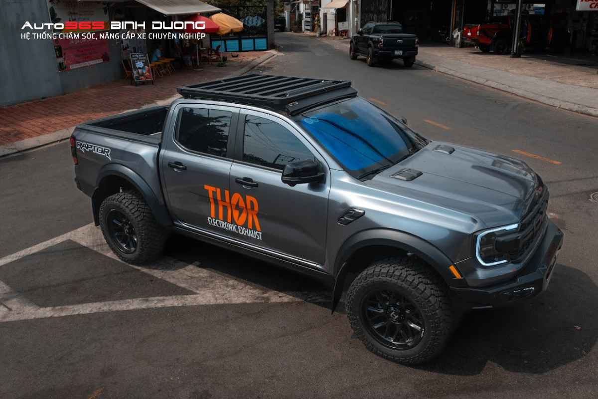 10 Lợi Ích Của Việc Dán Phim Cách Nhiệt Vào Mùa Nắng Nóng - Auto365 Bình Dương Nhìn từ phía ngoài ô tô đã dán phim, chúng ta gần như không thể quan sát được gì