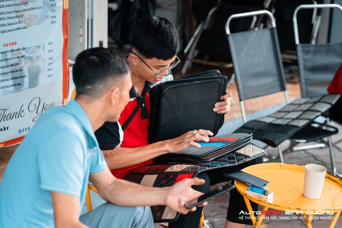 Khám Phá Quy Trình Bọc Thảm Lót Sàn Vinfast Vf3 Chi Tiết Nhất - Auto365 Bình Dương Thân thiện, nhiệt tình, chuyên nghiệp là những gì bạn tìm thấy ở nhân viên tư vấn Auto365 Bình Dương