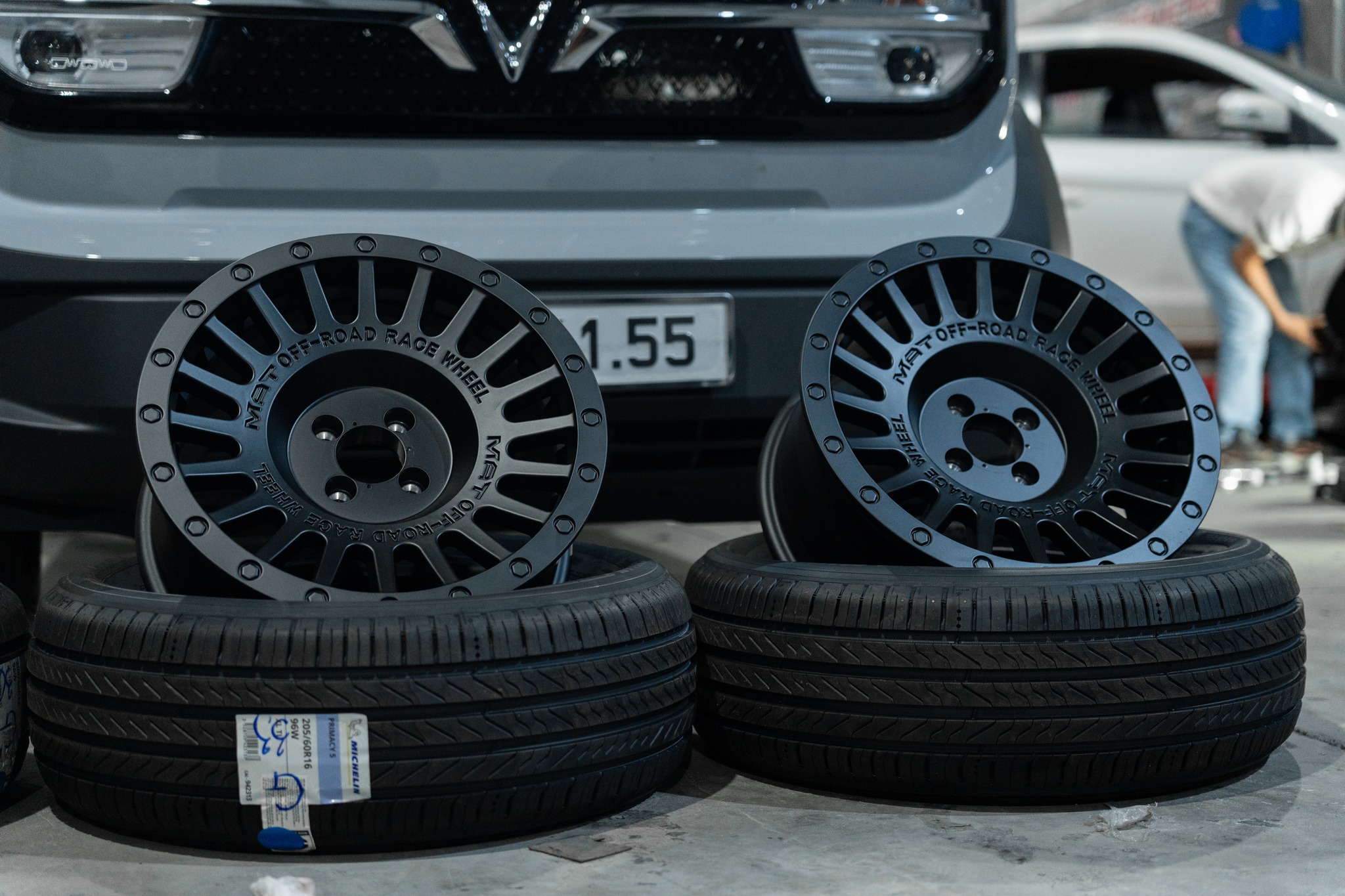 "VF3 khoác lên bộ mâm MAT Offroad Race Wheel" đầy mạnh mẽ