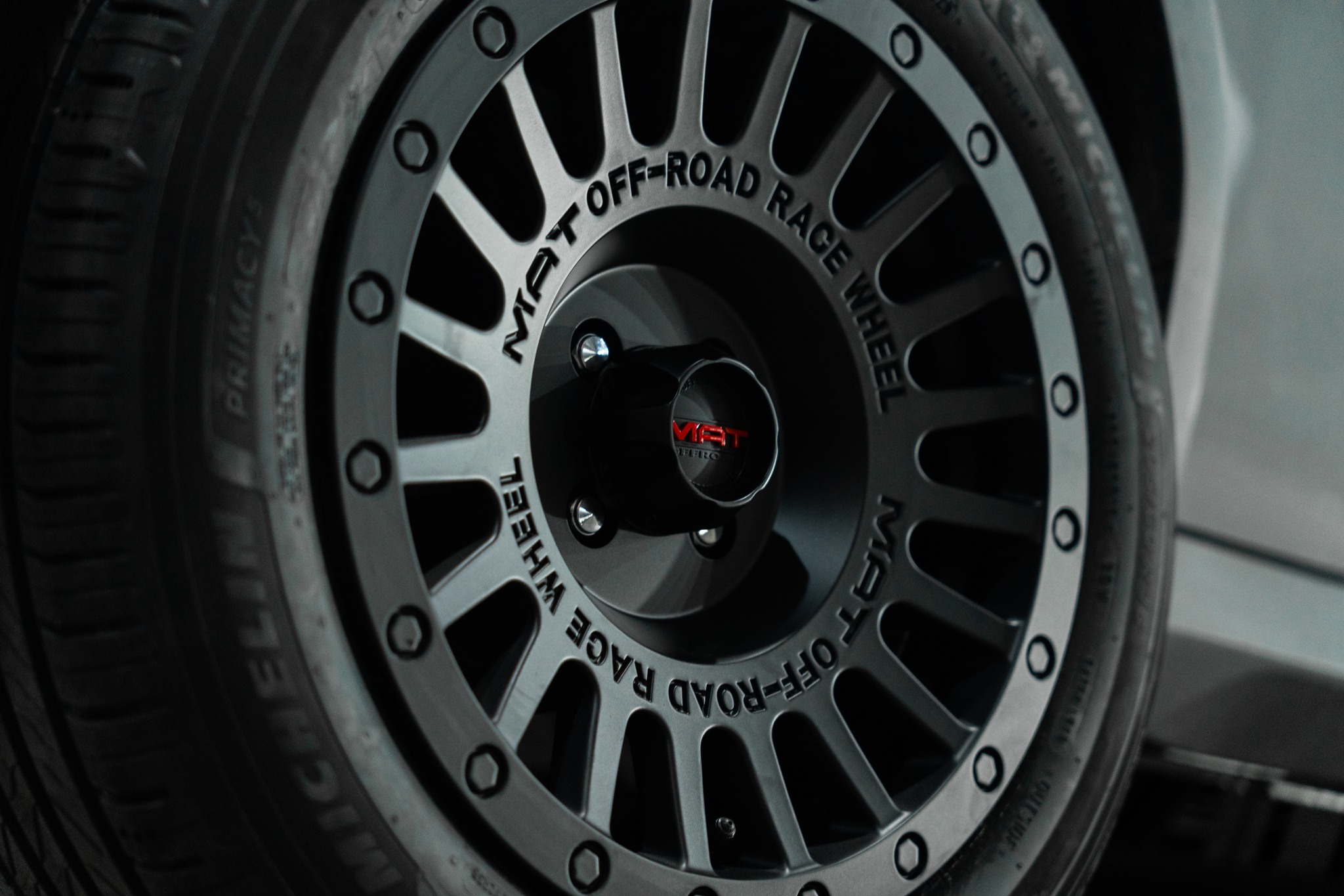 "VF3 khoác lên bộ mâm MAT Offroad Race Wheel" đầy mạnh mẽ