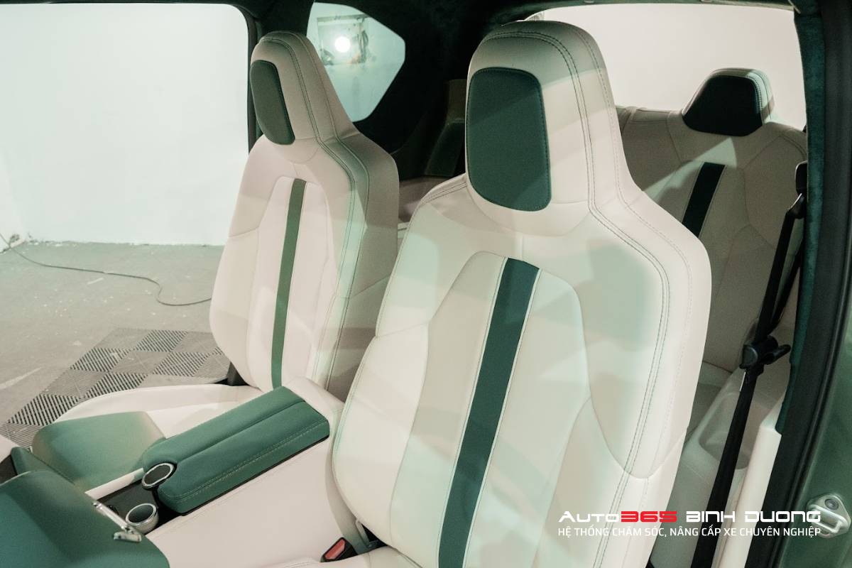 Bọc da ghế cho VF3 với tone màu Xanh Hemlock - Trắng Ngà tạo sự trẻ trung, năng động