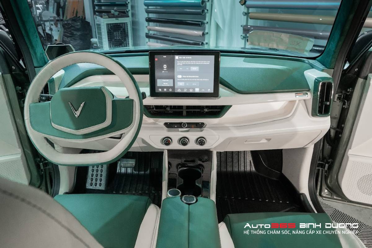 Kết hợp đổi màu nội thất được phối "ăn ý", tạo nên không gian cabin ấn tượng ngoạn mục