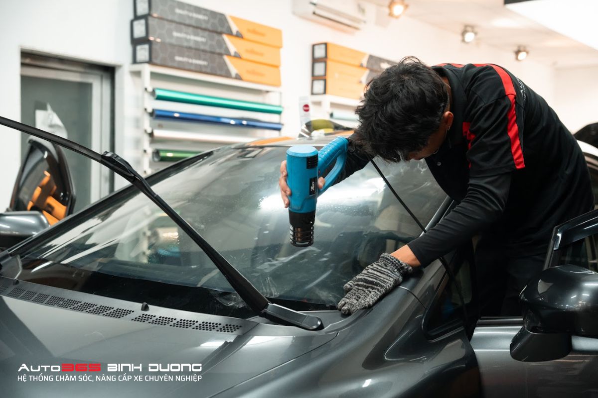 Báo Giá Top 5 Gói Phim Cách Nhiệt Rayno Hot Nhất - Auto365 Bình Dương Bảo quản phim cách nhiệt Rayno sau khi dán sẽ giúp tăng hiệu quả và độ bền sản phẩm