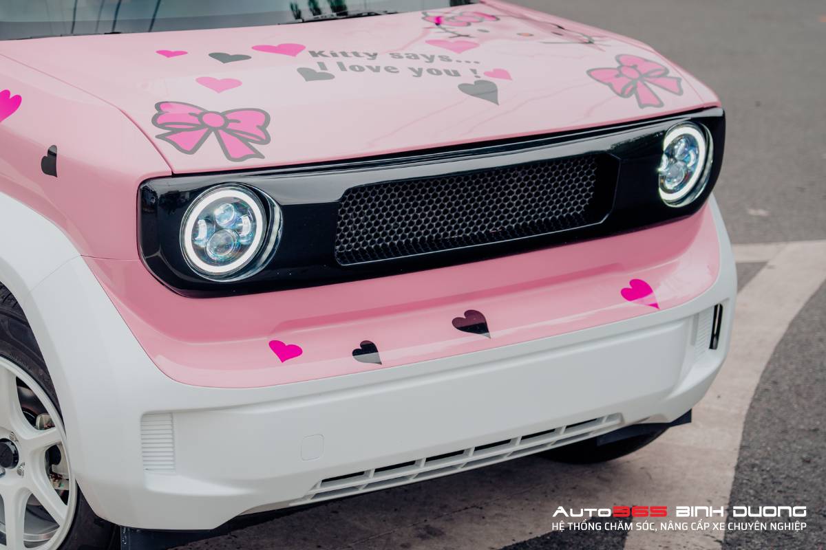 Tạo "ấn tượng đầu" cho bản độ VF3 Hello Kitty với mặt calang họa tiết tổ ong