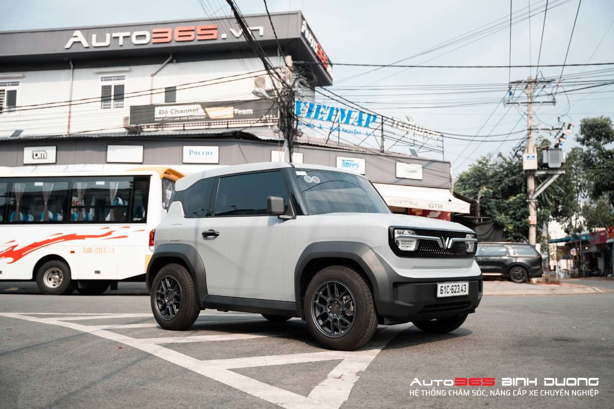 Độ Mâm Phuộc Vf3 Xám Cho Anh Khách &Quot;Mê&Quot; Xe Thể Thao - Auto365 Bình Dương Anh chủ xe VF3 xám rất hài lòng khi nhìn thấy bản độ mâm phuộc hoàn thiện
