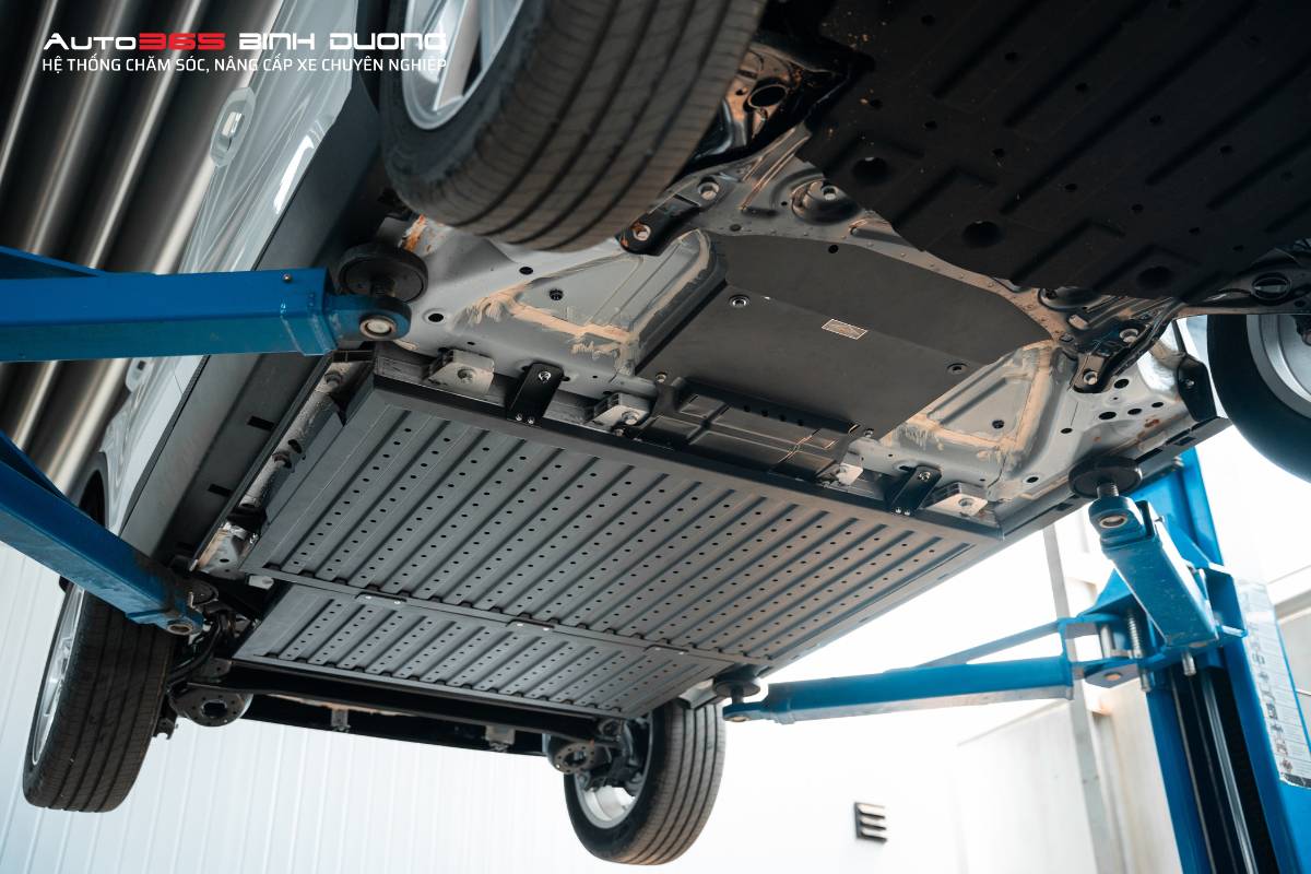 Tấm Ốp Pin Vf5 Thuận An - Bảo Vệ Toàn Diện Chống Va Đập - Auto365 Bình Dương Việc lắp đặt tấm ốp pin VF5 Thuận An là cần thiết nếu thường xuyên di chuyển ở những đoạn đường nhiều ổ gà
