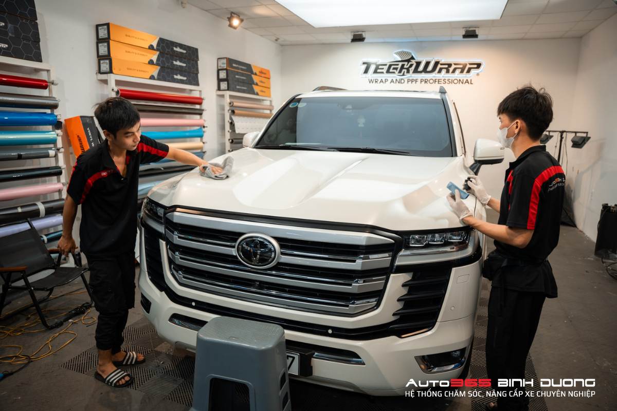 Phủ Ceramic Cho Toyota Land Cruiser Từ Thương Hiệu Sgcb - Auto365 Bình Dương Phủ Ceramic cho Toyota Land Cruiser là giải pháp bảo vệ sơn xe sáng bóng, trầy xước hiệu quả