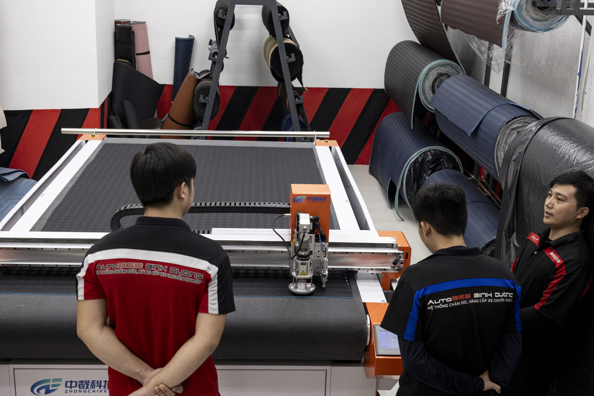 Khi Công Nghệ Chạm Tới Nghệ Thuật – May Da Cnc Tại Auto365 Bình Dương - Auto365 Bình Dương set up may da cong nghiep auto365 binh duong 8