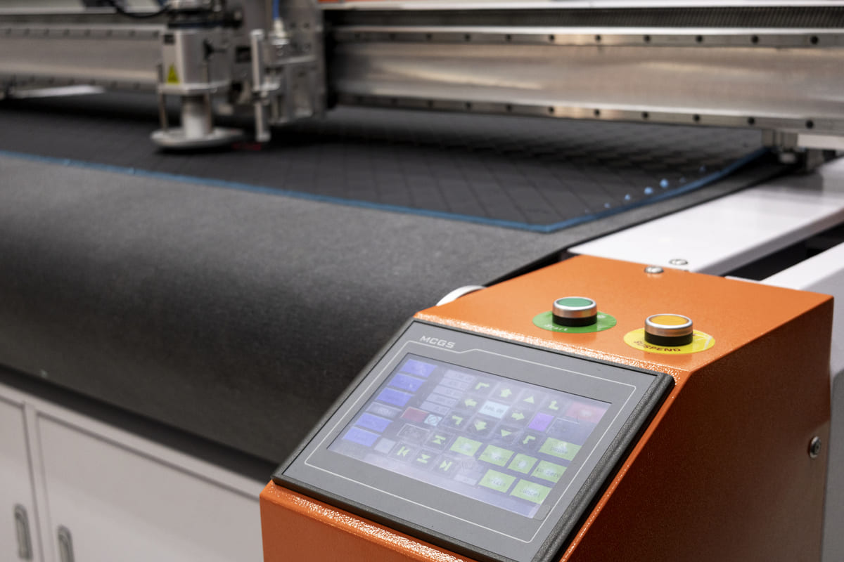 Khi Công Nghệ Chạm Tới Nghệ Thuật – May Da Cnc Tại Auto365 Bình Dương - Auto365 Bình Dương set up may da cong nghiep auto365 binh duong 9