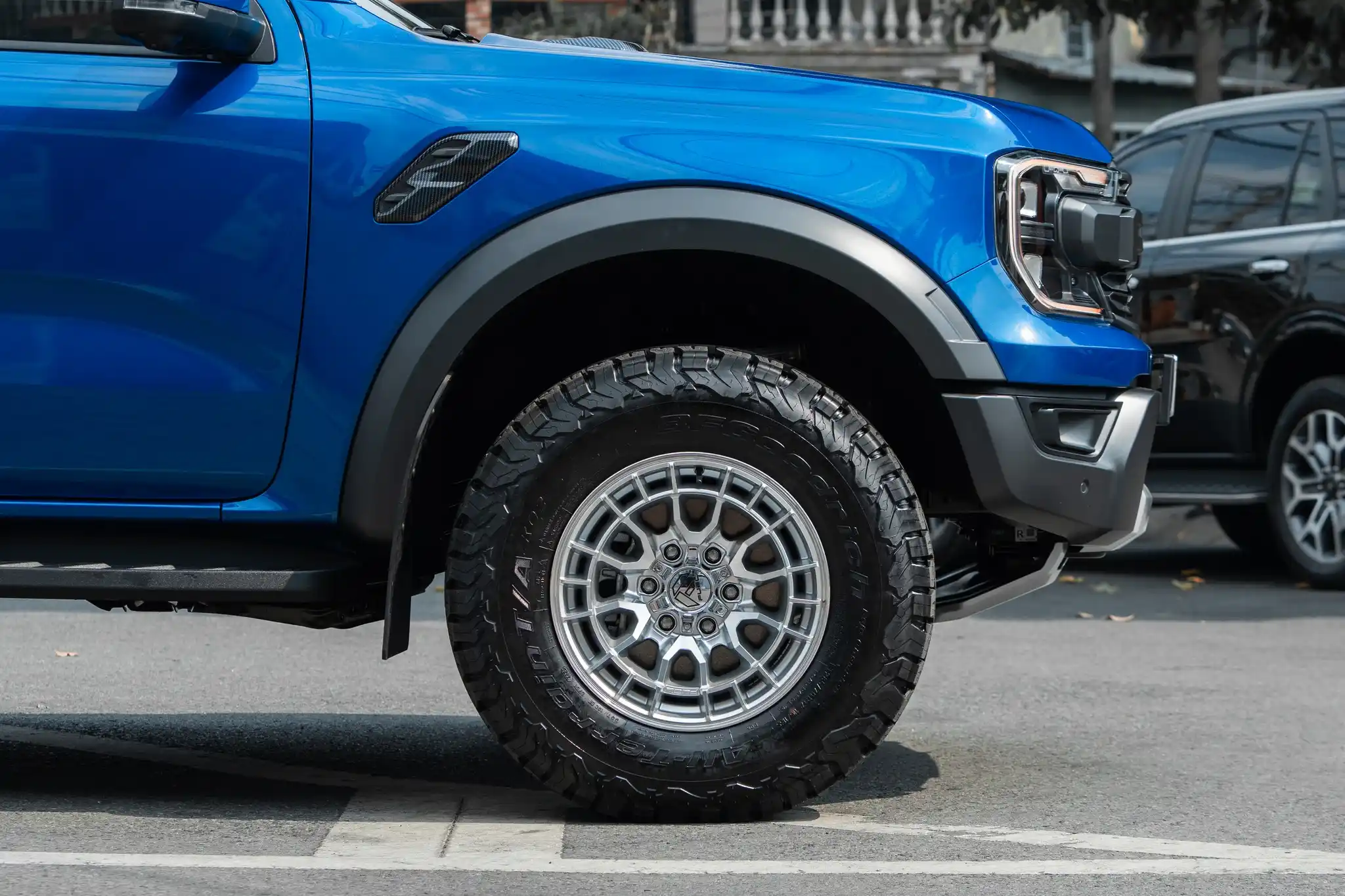 Ford Raptor &Amp; Fuel Revolt Fc888: Đánh Thức Bản Lĩnh &Quot;Đức Vua&Quot; Từ Dàn Chân Hoàn Hảo - Auto365 Bình Dương ford raptor len dan chan 2