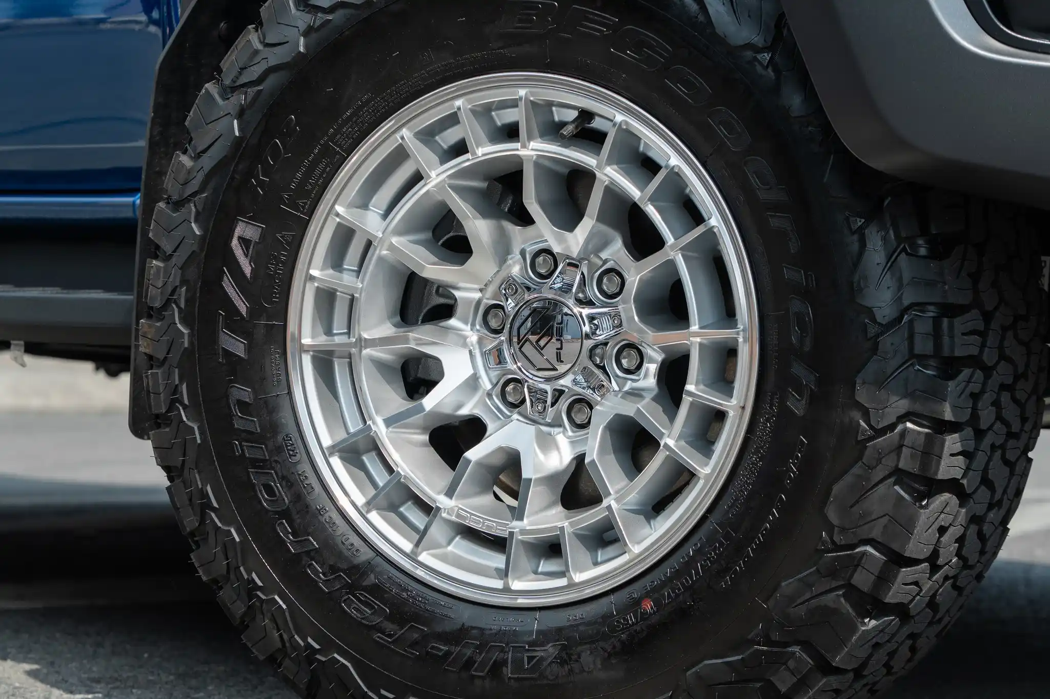 Ford Raptor &Amp; Fuel Revolt Fc888: Đánh Thức Bản Lĩnh &Quot;Đức Vua&Quot; Từ Dàn Chân Hoàn Hảo - Auto365 Bình Dương ford raptor len dan chan 3